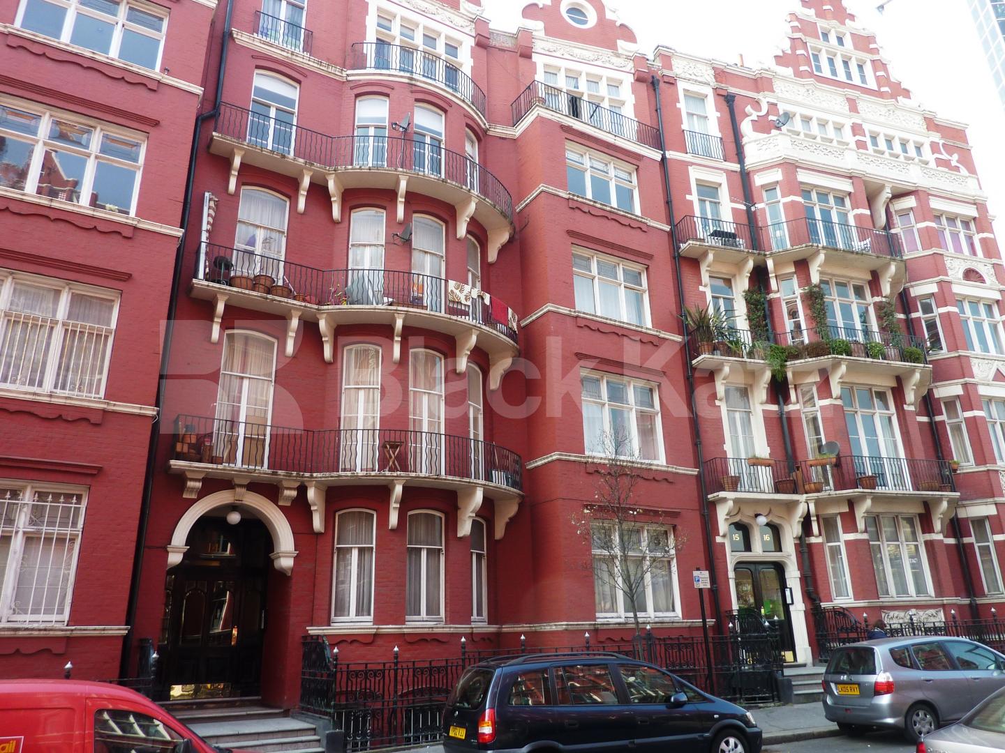 			1 MIN TO TUBE , 5 MINS TO HYDE PARK!, 2 Bedroom, 1 bath, 1 reception Flat			 Cabell Street, MARYLEBONE